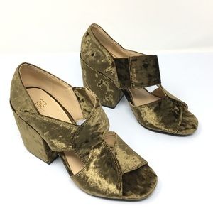 Cabi Velvet sandal